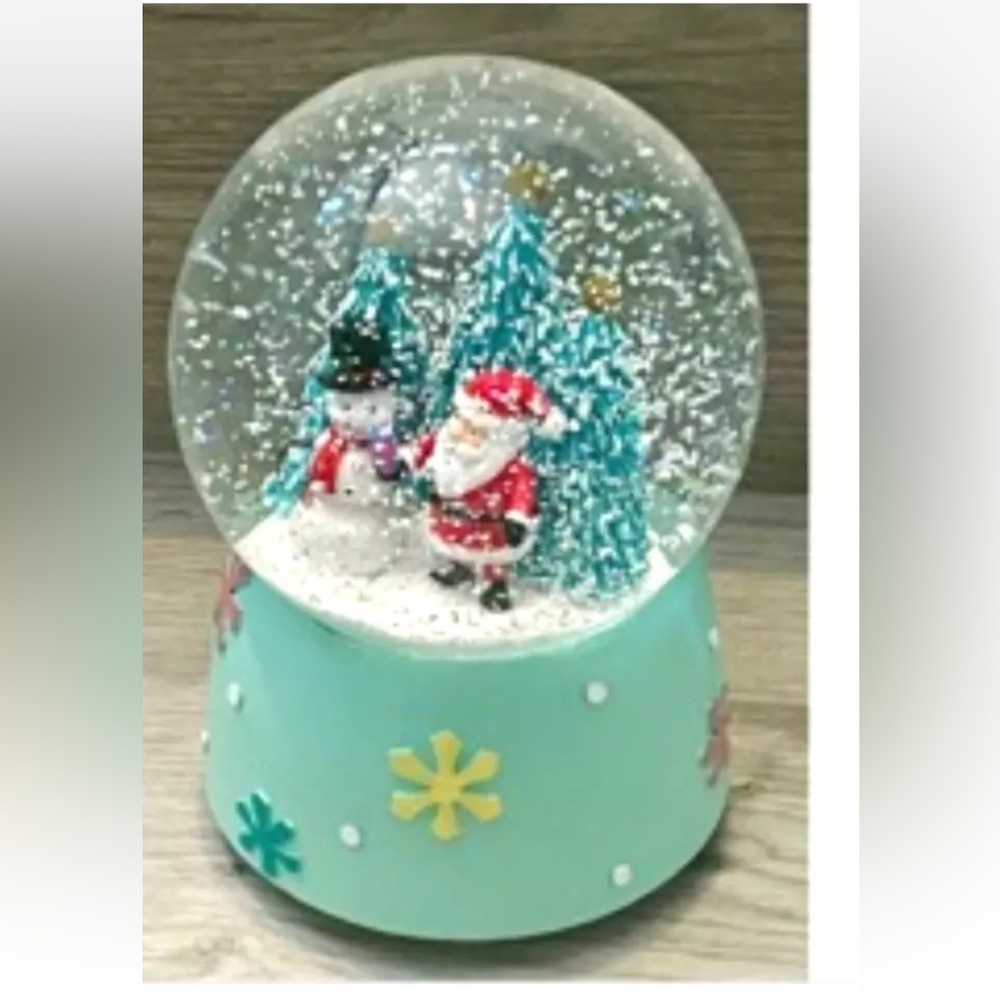 NEW beautiful, Santa and Snowman snow globe, Christmas Decor, Christmas Gift! - Picture 2 of 4